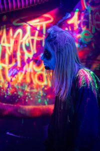 UV monster med graffiti