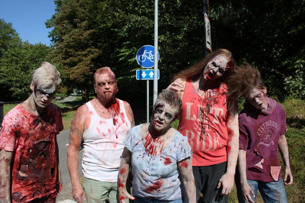 Zombier klar til mødet med rytterne. Foto; Betina L. Pedersen